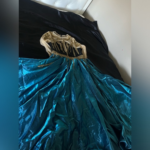 Blue dress - Picture 7 of 8